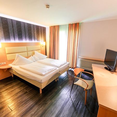 Plaza Inn Stuttgart-Дитцинген Экстерьер фото